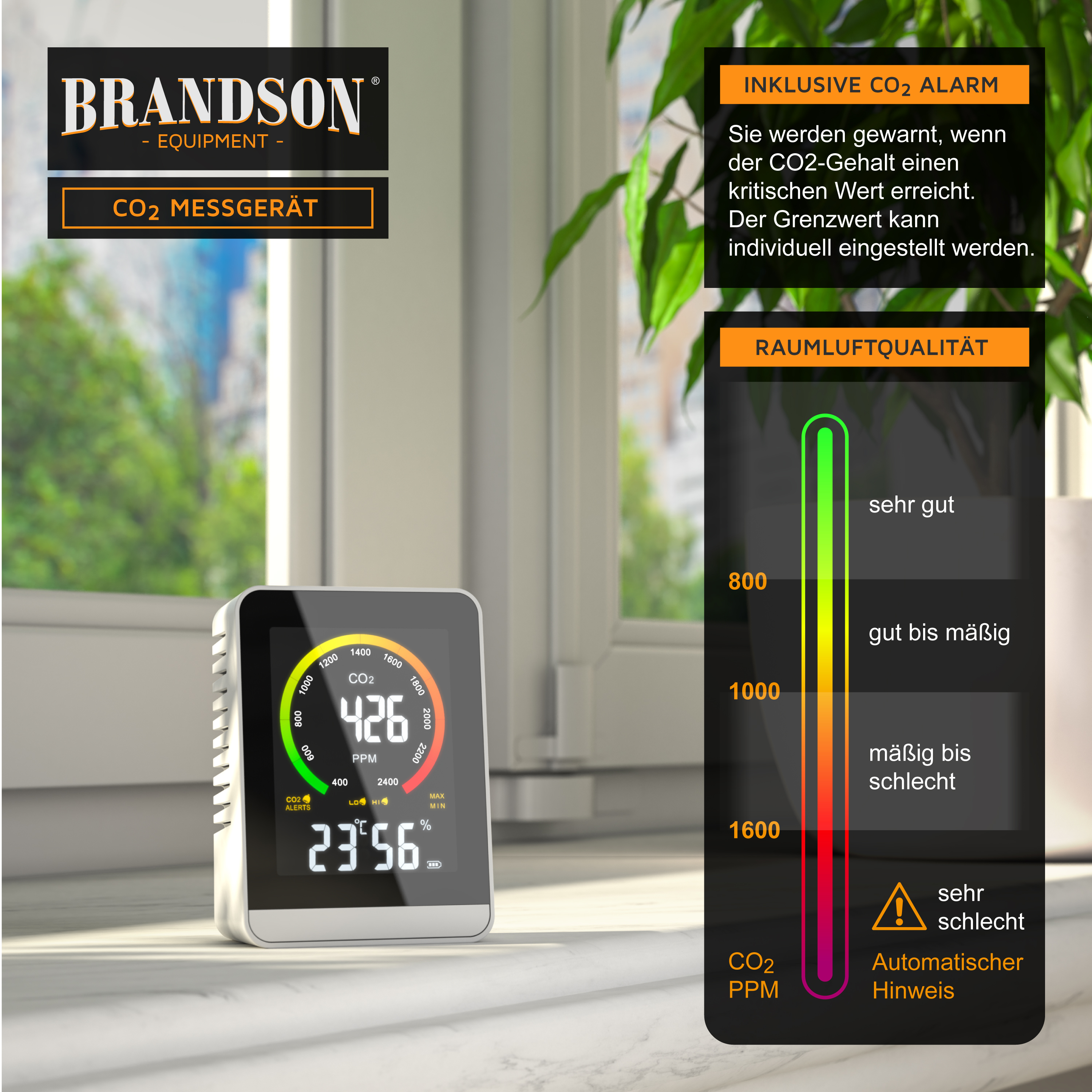 Brandson CO2-Messgerät mit digitaler Anzeige der CO2-Werte und Luftqualitätsindikatoren, platziert auf einer Fensterbank.