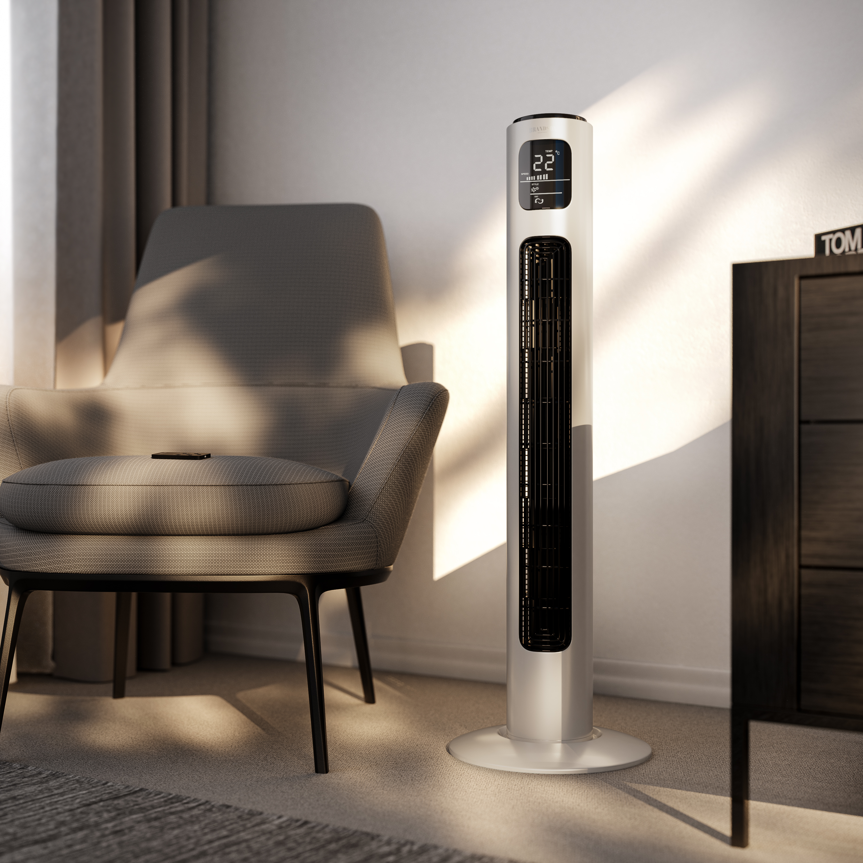Brandson-Turmventilator in einem modernen Wohnzimmer mit elegantem weißem Design, Digitalanzeige und Standfuß.