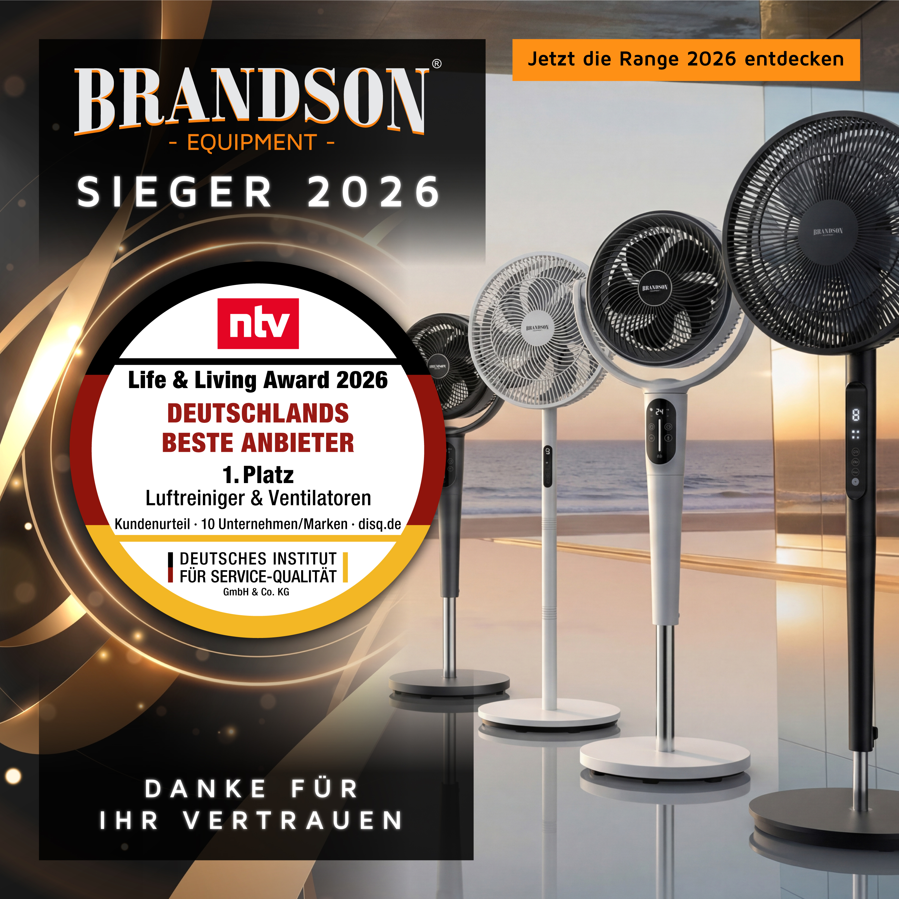 Standventilatoren von Brandson in verschiedenen Farben mit elegantem Design, Fernbedienung und benutzerfreundlichem Display, präsentiert in einem modernen Ambiente.