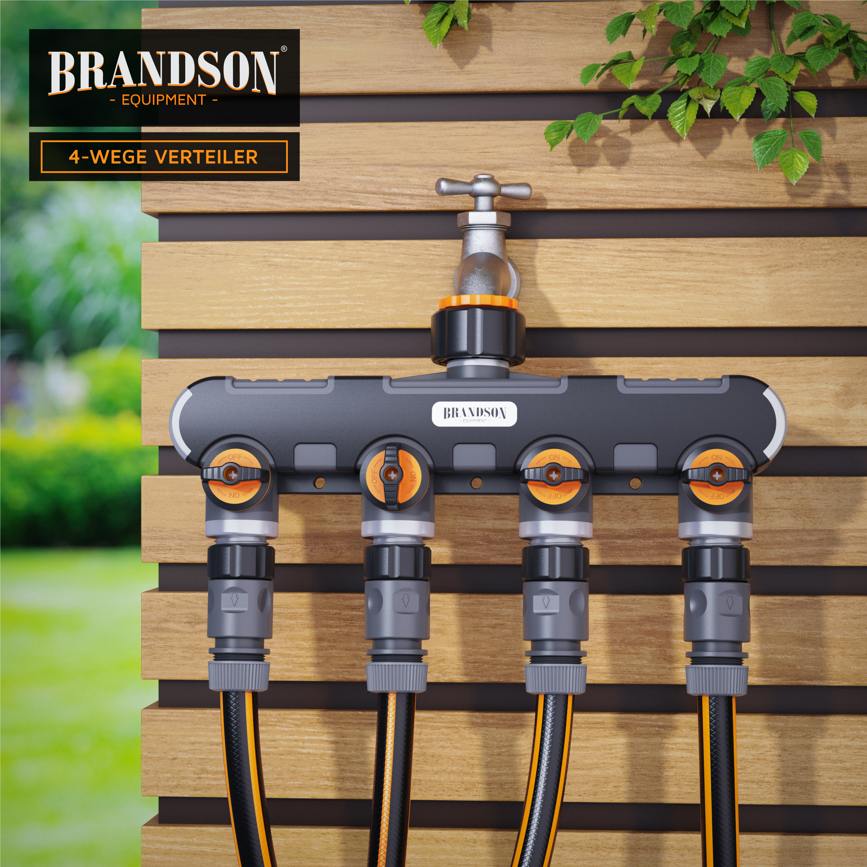 Brandson 4-Wege-Verteiler mit vier Ausgängen, Design in Schwarz und Orange, montiert an einer Holzwand, geeignet für Gartenschlauchanschlüsse.
