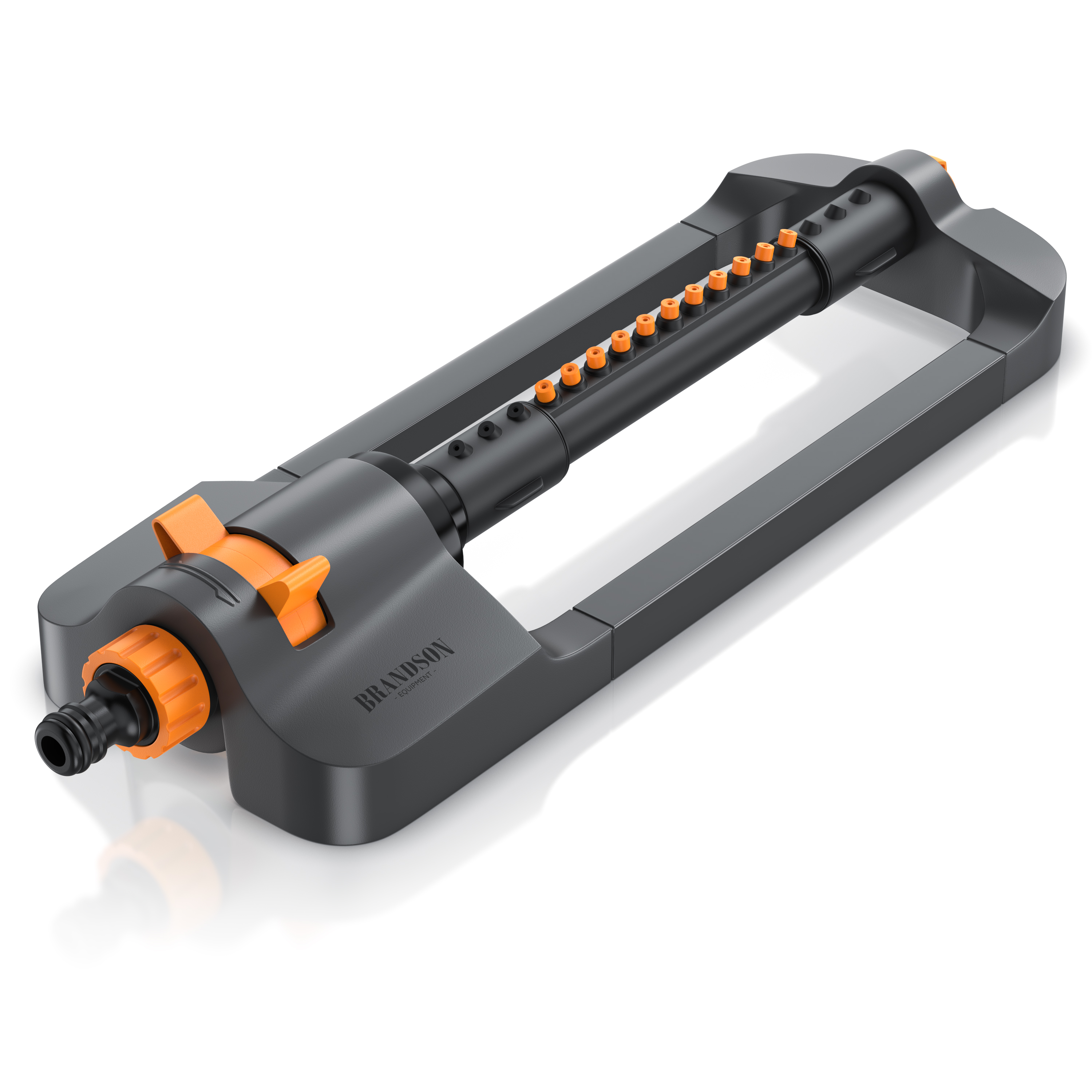 Oszillierender Rasensprinkler von Brandson mit einstellbarem Sprühmuster, grauem Gehäuse und orangefarbenen Akzenten für einfache Bedienung.