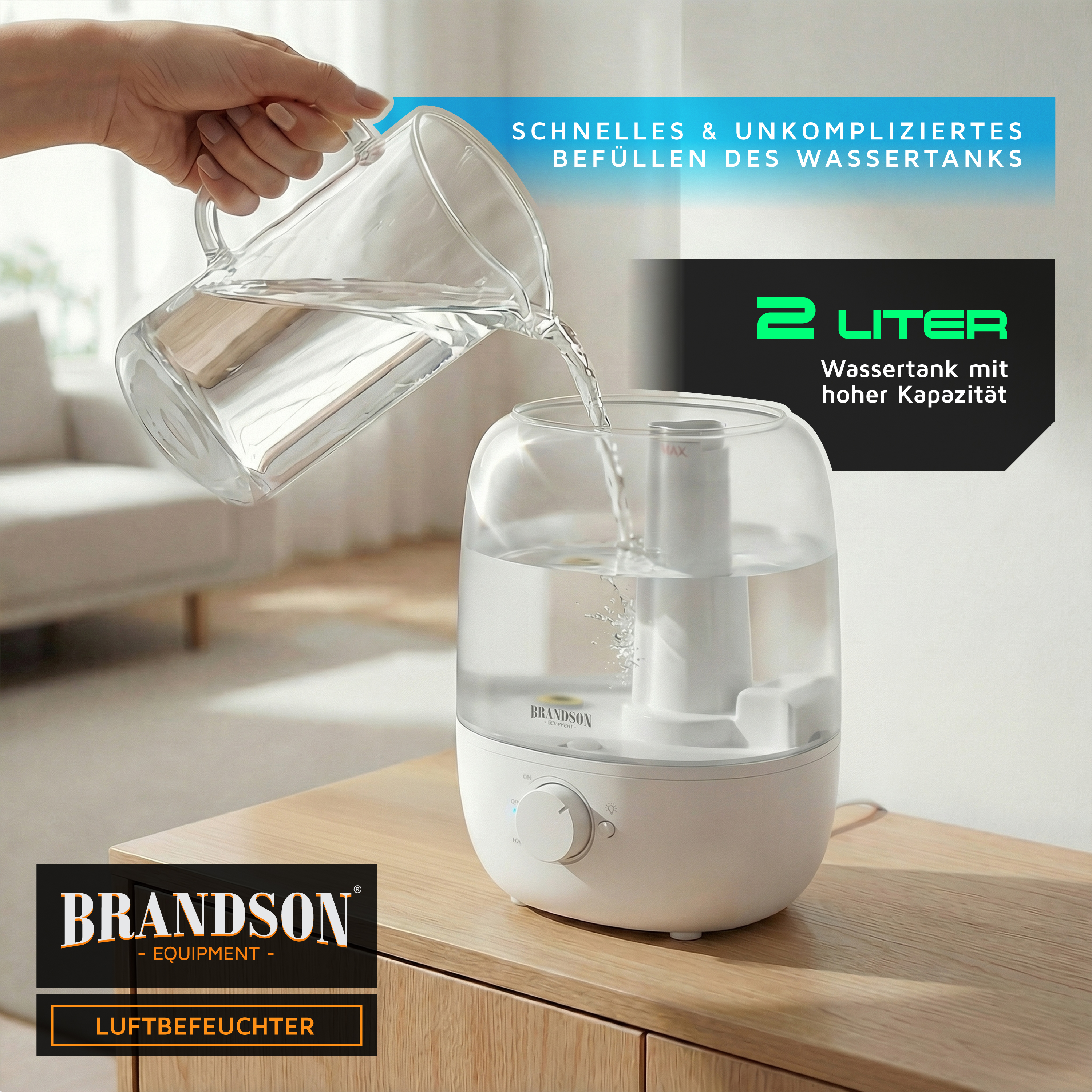 Brandson Luftbefeuchter mit transparentem Wassertank und Drehregler, einfaches Befüllen mit Wasser, auf einem Holztisch platziert.