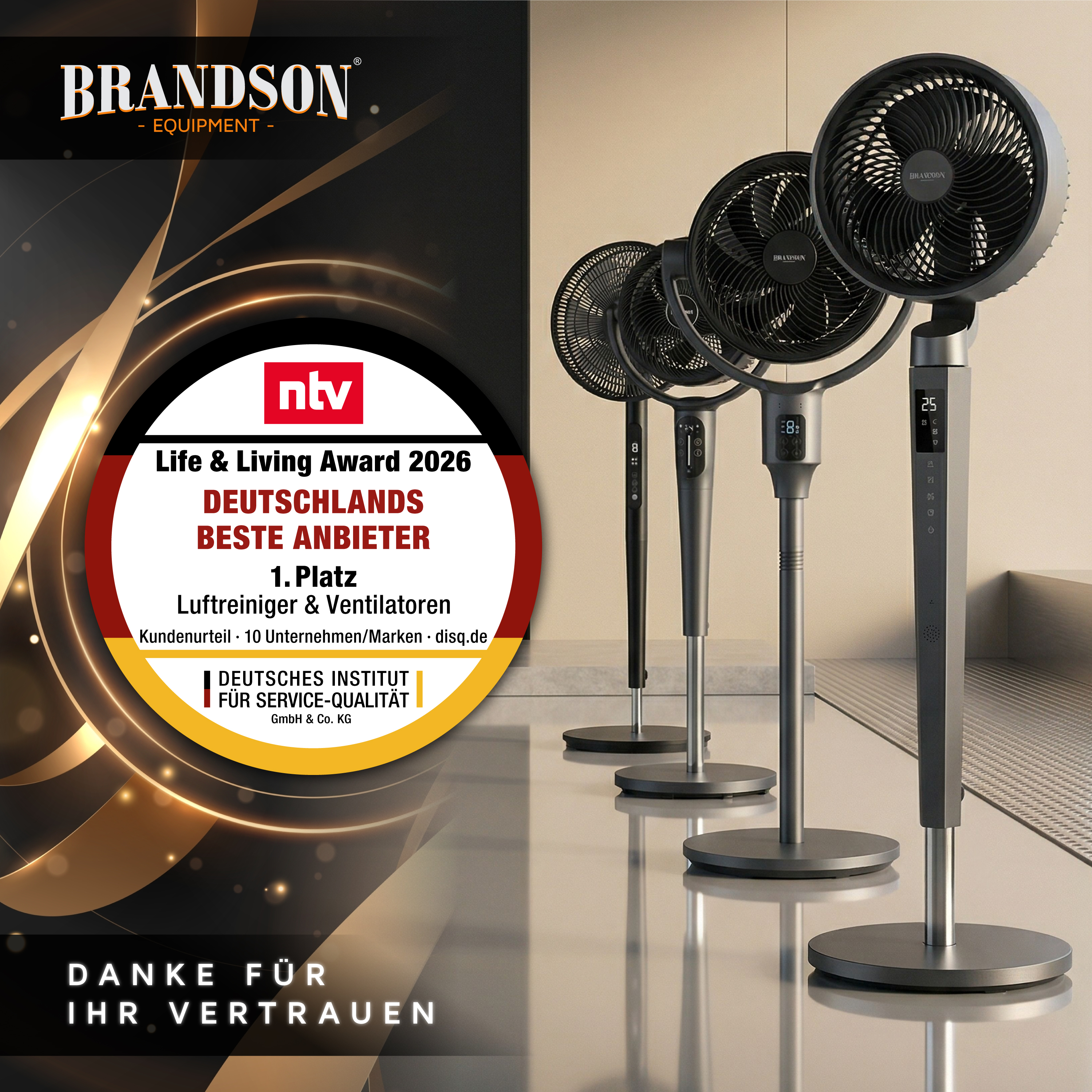 Standventilator von Brandson mit elegantem Design, schwarzer Farbe, Digitalanzeige und Fernbedienung, präsentiert in einer modernen Inneneinrichtung.