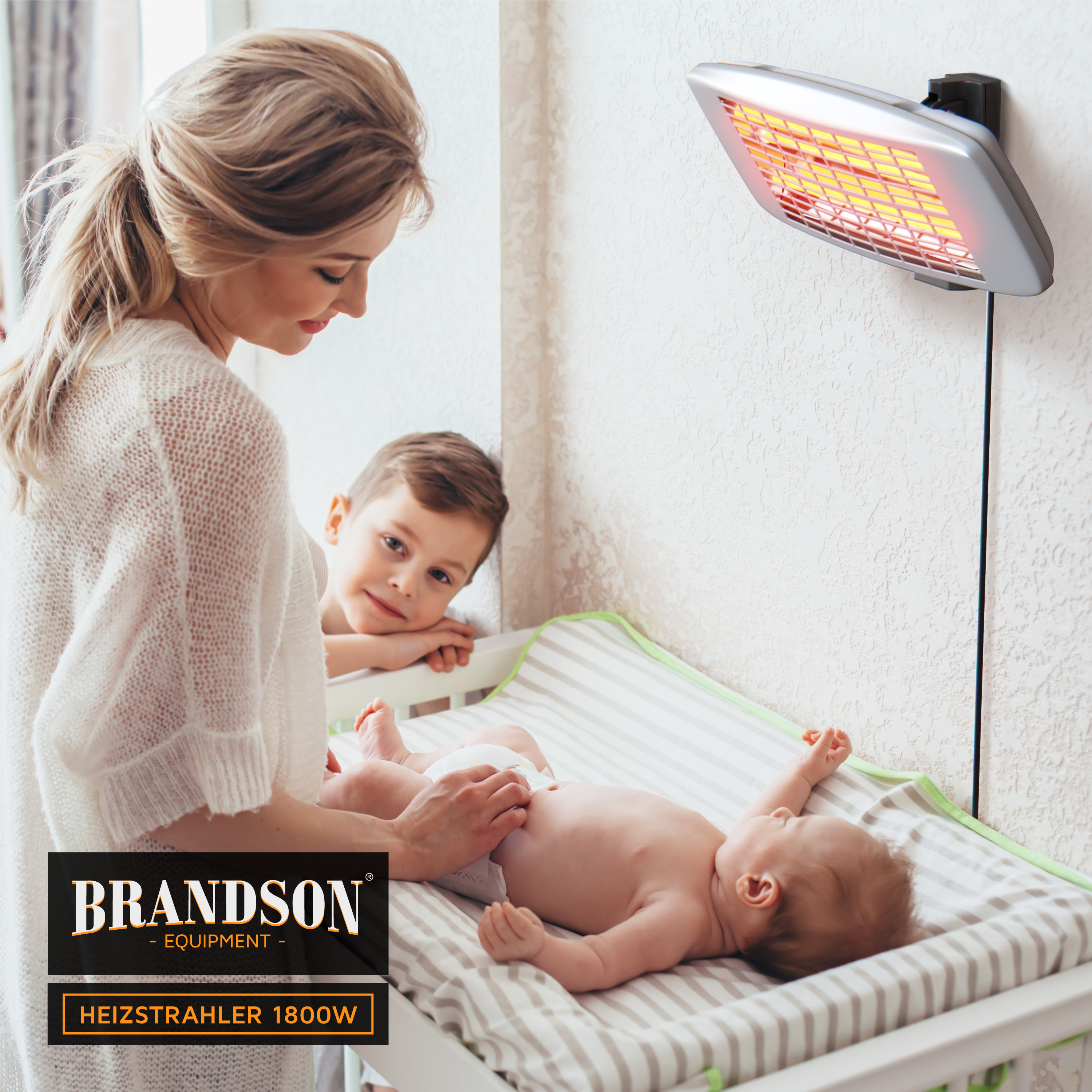 Brandson Heizstrahler mit silberner Oberfläche, montiert an der Wand, während eine Mutter ihr Baby auf der Wickelkommode betreut.