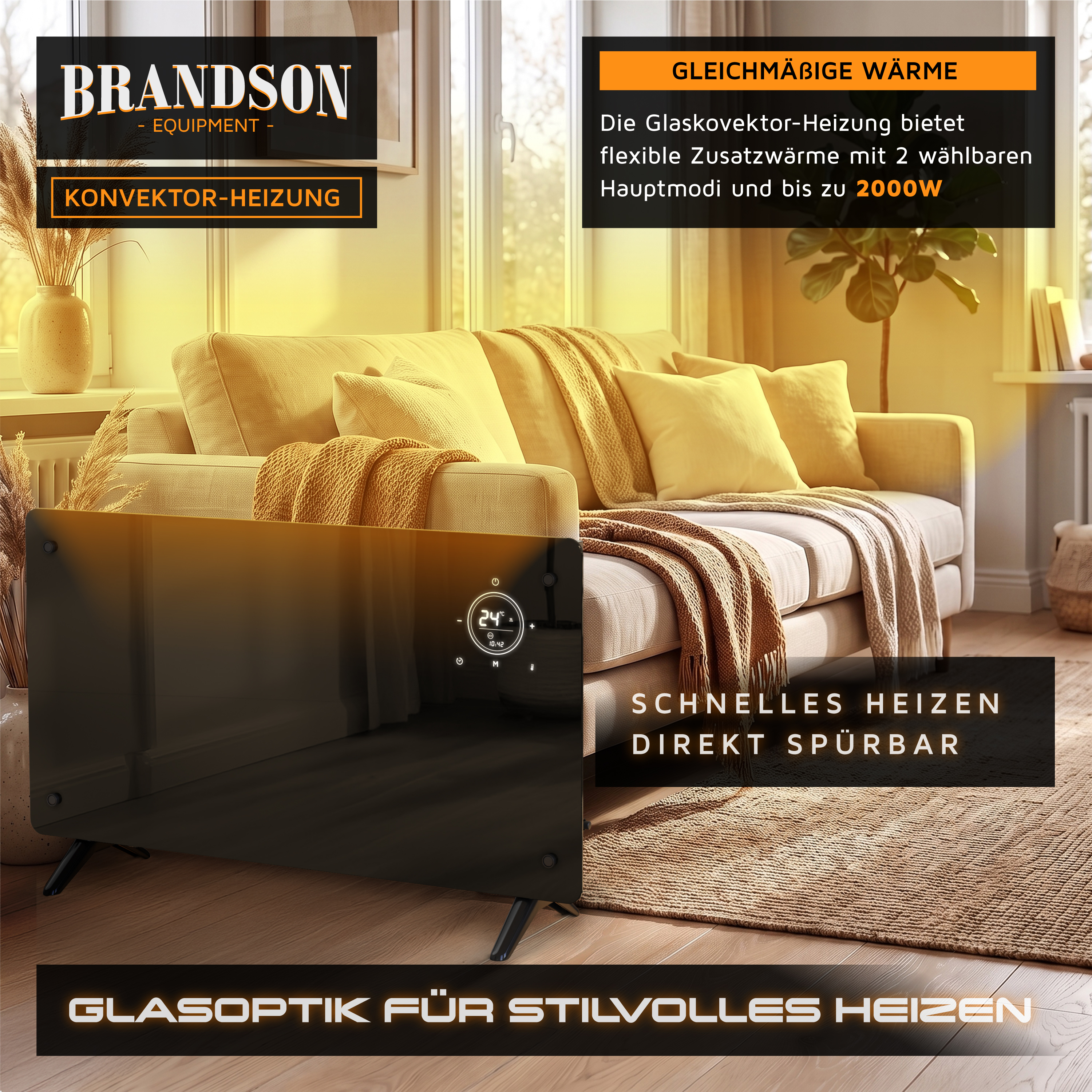 Glas-Konvektionsheizgerät von Brandson mit schwarzer Frontplatte und Digitalanzeige, platziert in einem gemütlichen Wohnzimmerambiente vor einem Sofa.
