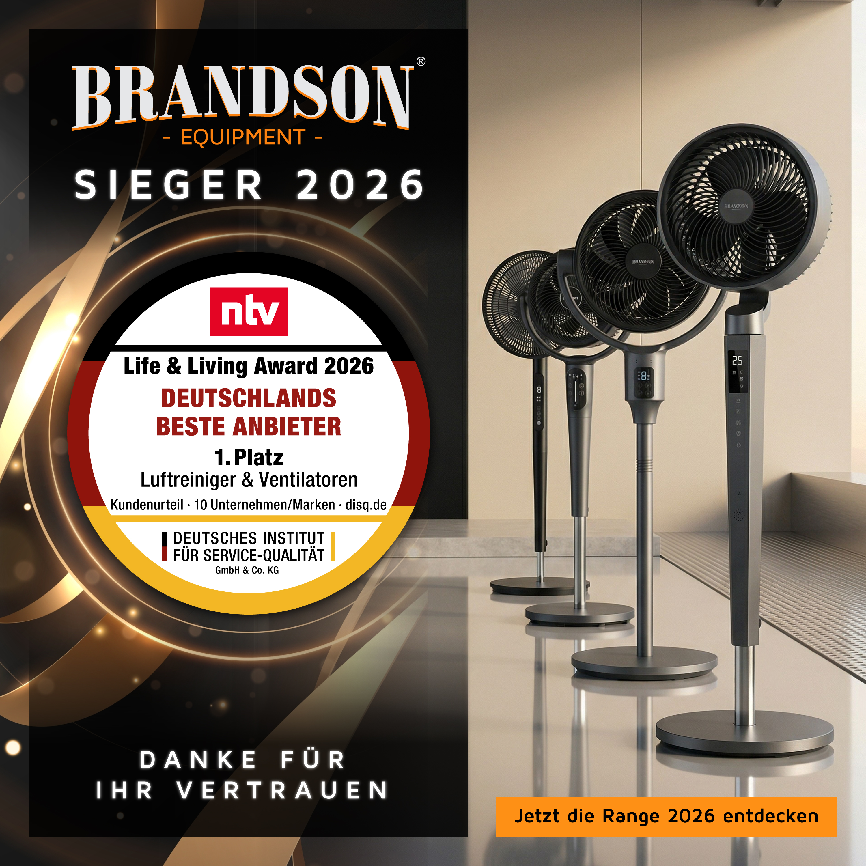 Standventilator von Brandson mit elegantem Design, schwarzer Farbe, Digitalanzeige und Fernbedienung, präsentiert in einer modernen Inneneinrichtung.