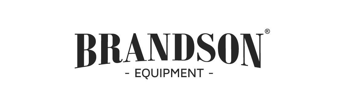 Brandson-Logo mit dem Markennamen in kräftigen schwarzen Buchstaben und einem klassischen Schriftstil.