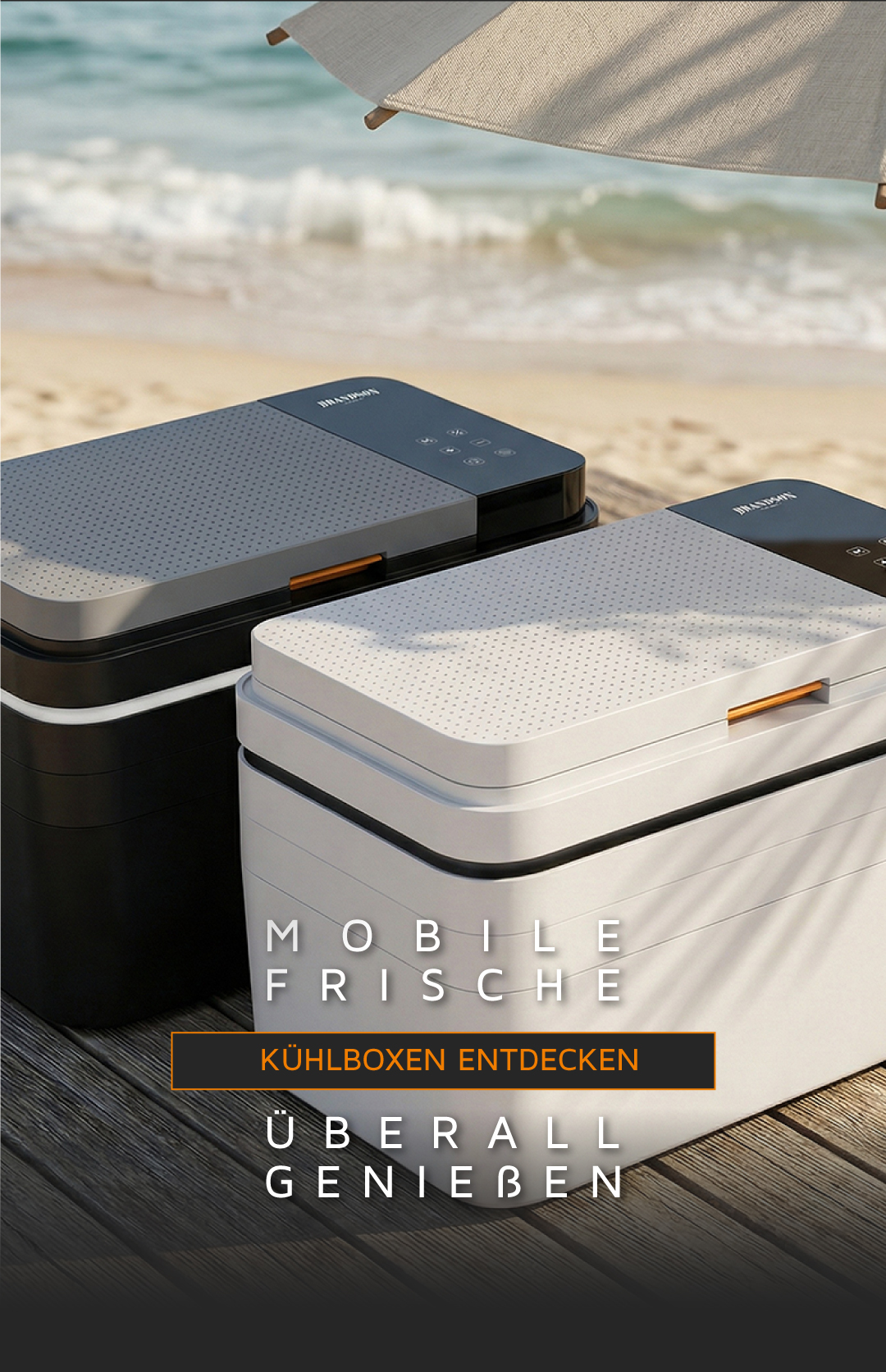 Brandson elektrische Kühlbox in Schwarz und Weiß mit Bedienfeld und Tragegriff, ideal für den Einsatz am Strand.