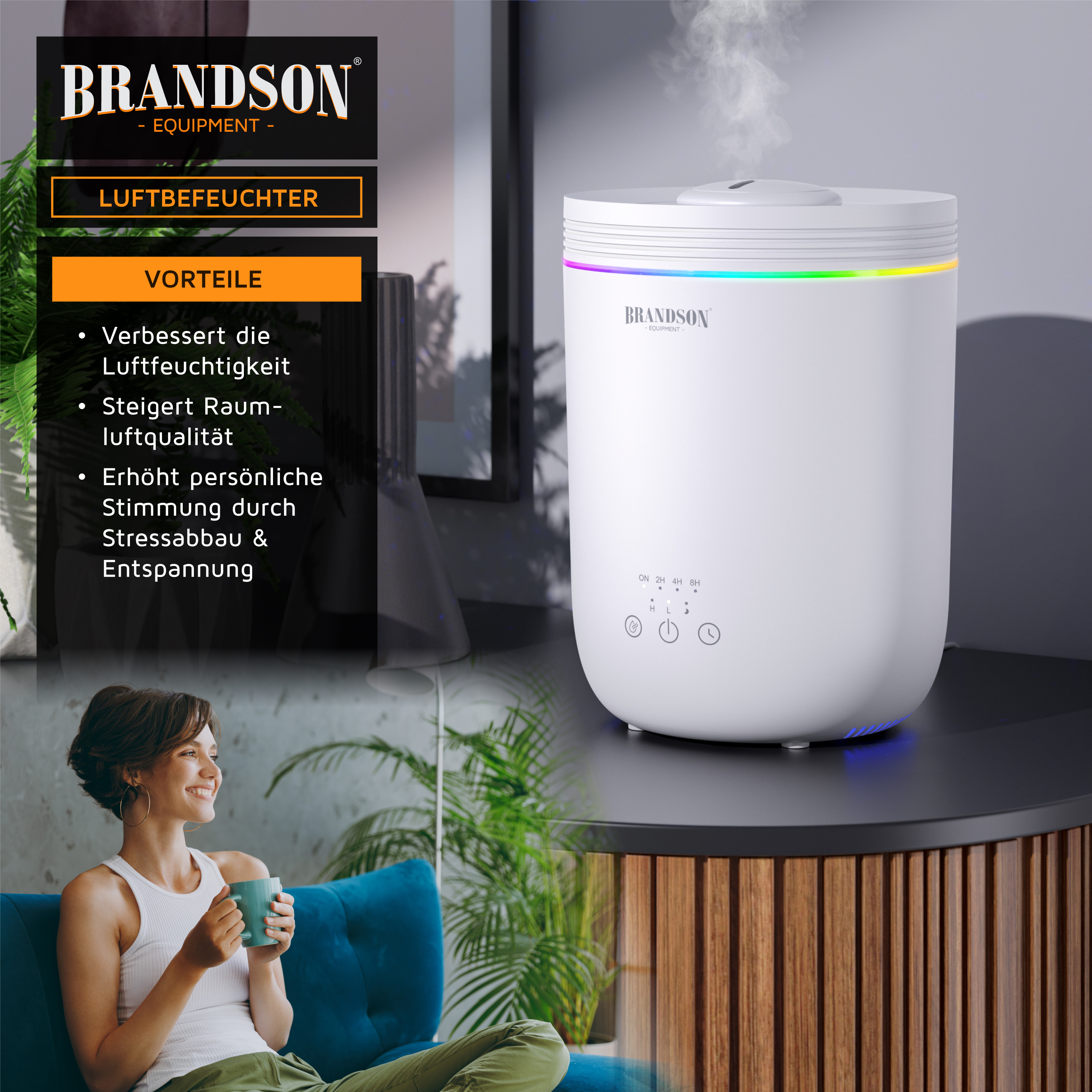 Brandson Luftbefeuchter in Weiß mit buntem LED-Rand, Bedienfeld und Dampfauslass, auf einem Tisch neben einer entspannten Person.