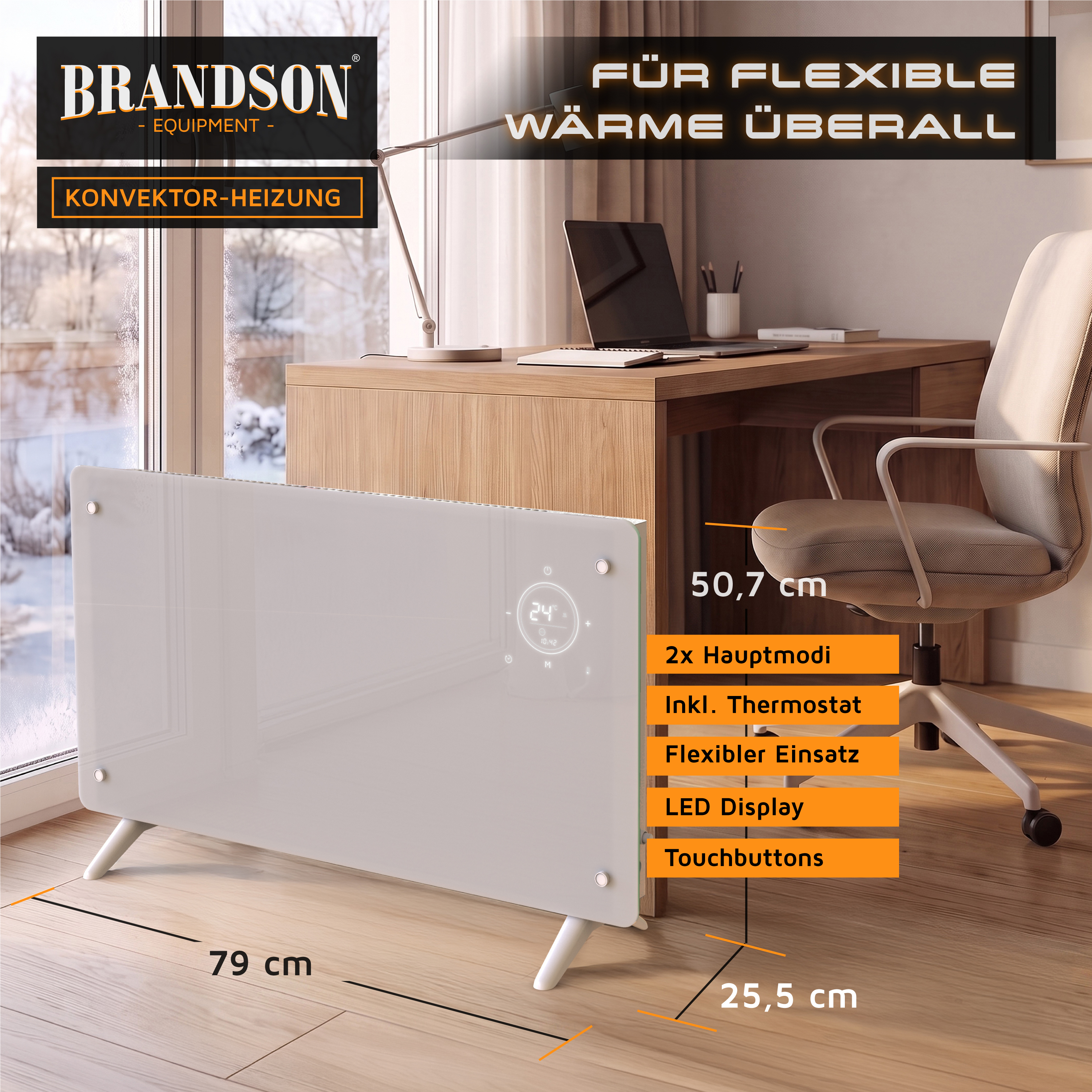 Brandson-Konvektionsheizgerät mit weißer Glasfront, LED-Anzeige und Touch-Bedienung, platziert auf einem Holzboden in einer Heimbüroumgebung.